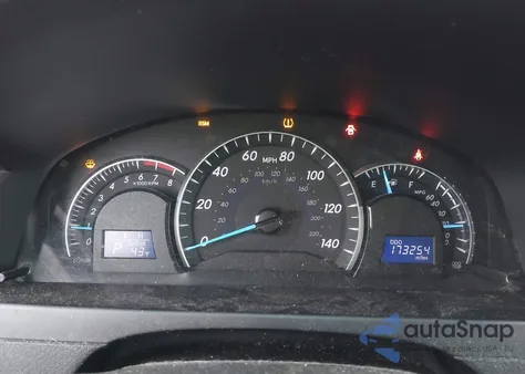 2014 Toyota Camry Xle z USA, uszkodzony, nr VIN 4T1BF1FK2EU826110